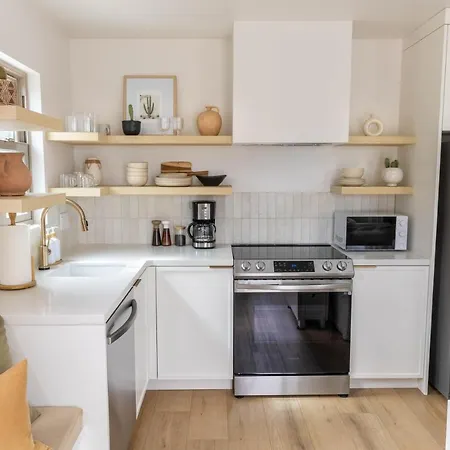 The Laurel Loft Apartment